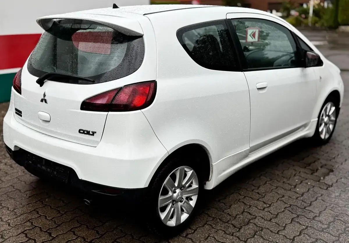 Gebraucht Mitsubishi Colt 95 PS (69 kW) 2012 Weiß Kleinwagen