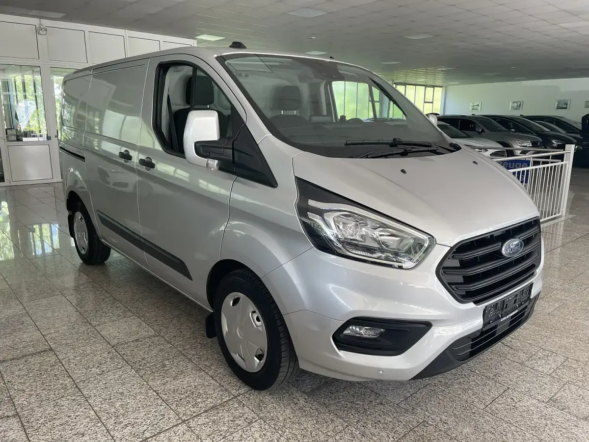 Gebraucht Ford Transit Custom 131 PS (96 kW) 2023 Silber, metallic Limousine