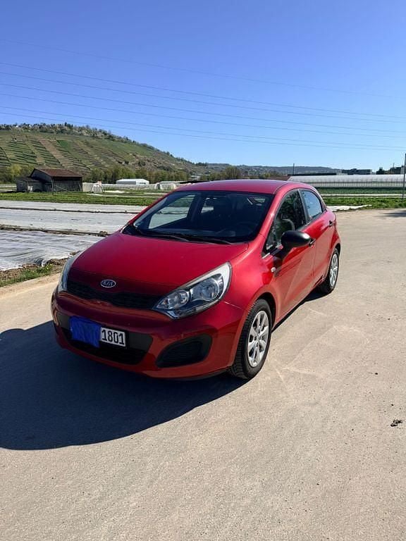 Gebraucht Kia Rio Attract 86 PS (63 kW) 2012 Rot Limousine