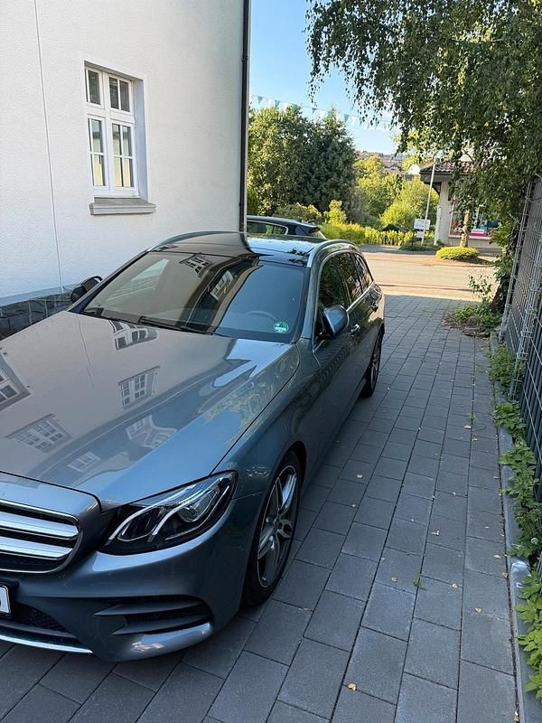Gebraucht Mercedes E350 AMG line 258 PS (189 kW) 2017 Grau Kombi