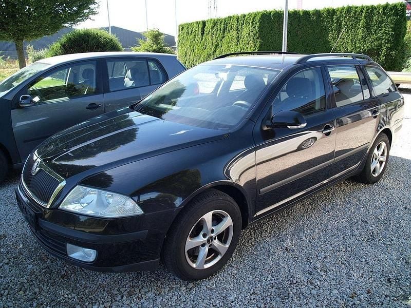 Schwarz Gebraucht 2009 Skoda Octavia Ambiente Kombi | 3.298 € (Superpreis) - Bild 1/4