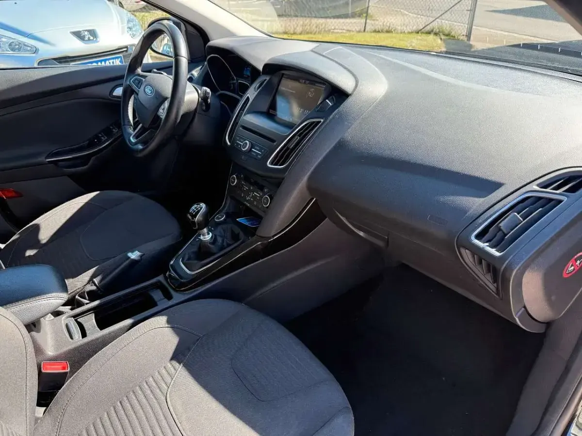 Używany Ford Focus Titanium 150 KM (110 kW) 2015 Czarny Sedan/Limuzyna