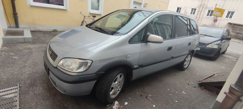 Grau Gebraucht 2002 Opel Zafira Van / Kleinbus | 900 € (Guter Preis) - Bild 1/4