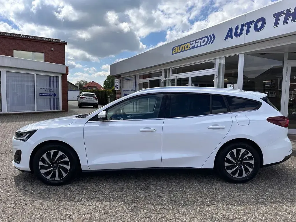 Nowe Ford Focus Titanium X 116 KM (85 kW) 2026 Biały Sedan/Limuzyna