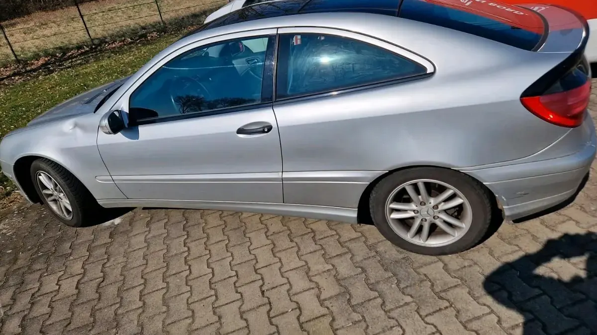 Gebraucht Mercedes C180 129 PS (94 kW) 2001 Silber Coupé
