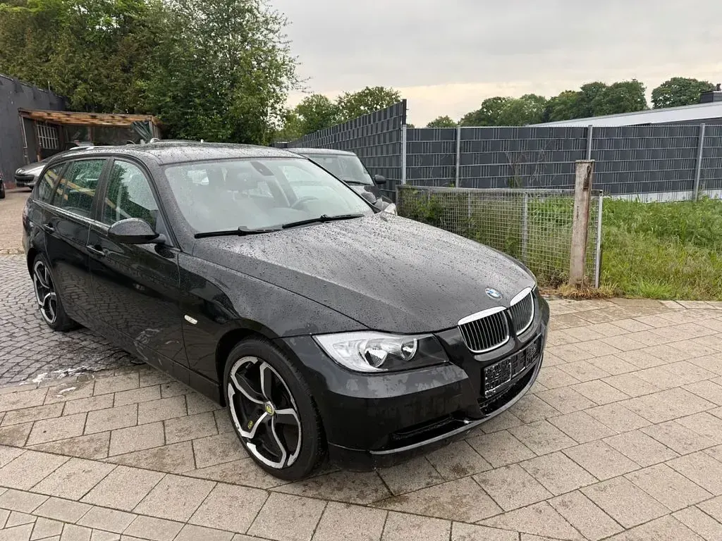 Gebraucht BMW 320 Sport Line 177 PS (130 kW) 2008 Schwarz Kombi