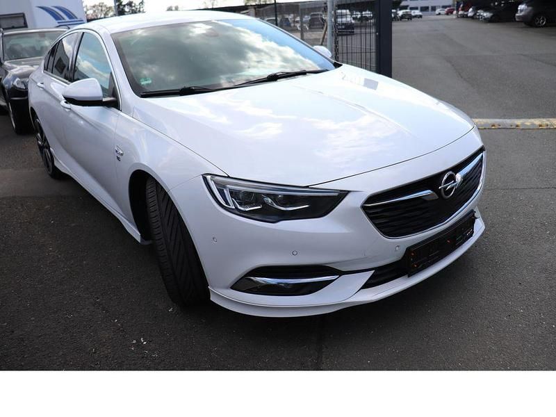 Usado Opel Insignia Dynamic 260 HP (191 kW) 2017 Branco Sedan