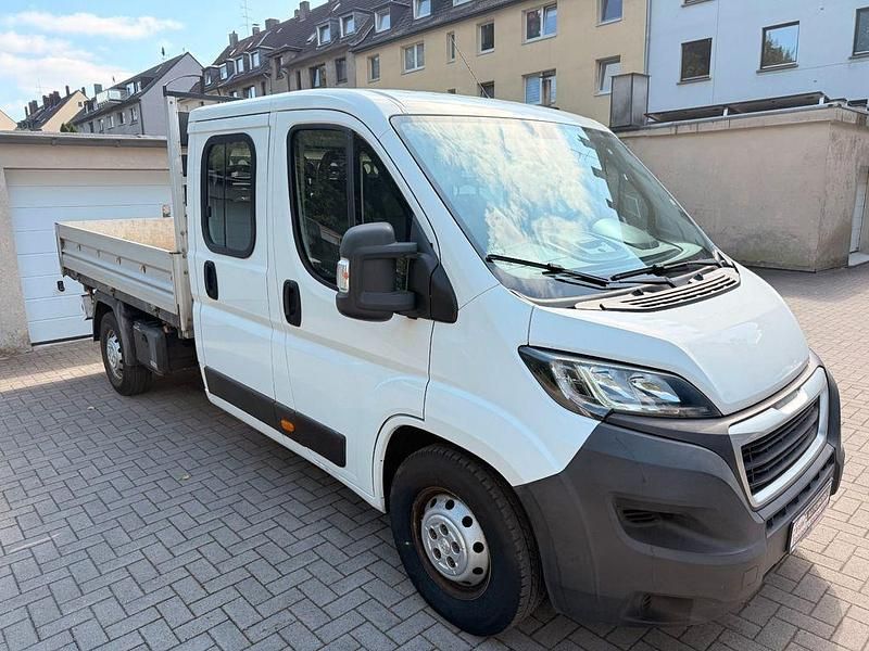 Gebraucht Peugeot Boxer 131 PS (96 kW) 2018 Lack weiss banquise/deckende l Van