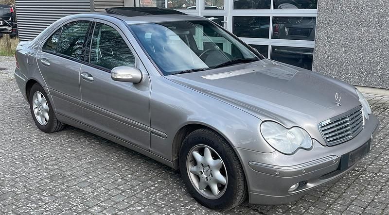 Gebraucht Mercedes C220 Elegance 143 PS (105 kW) 2003 Beige Limousine