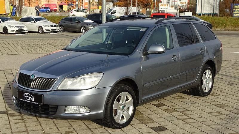Grau Gebraucht 2013 Skoda Octavia Ambition Kombi | 5.900 € (Fairer Preis) - Bild 1/4