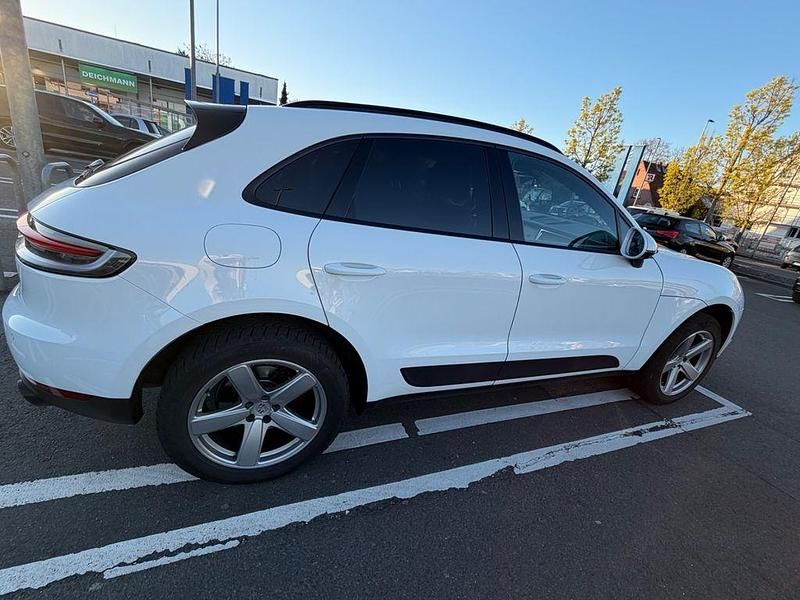 Gebraucht Porsche Macan 245 PS (180 kW) 2021 Weiß SUV