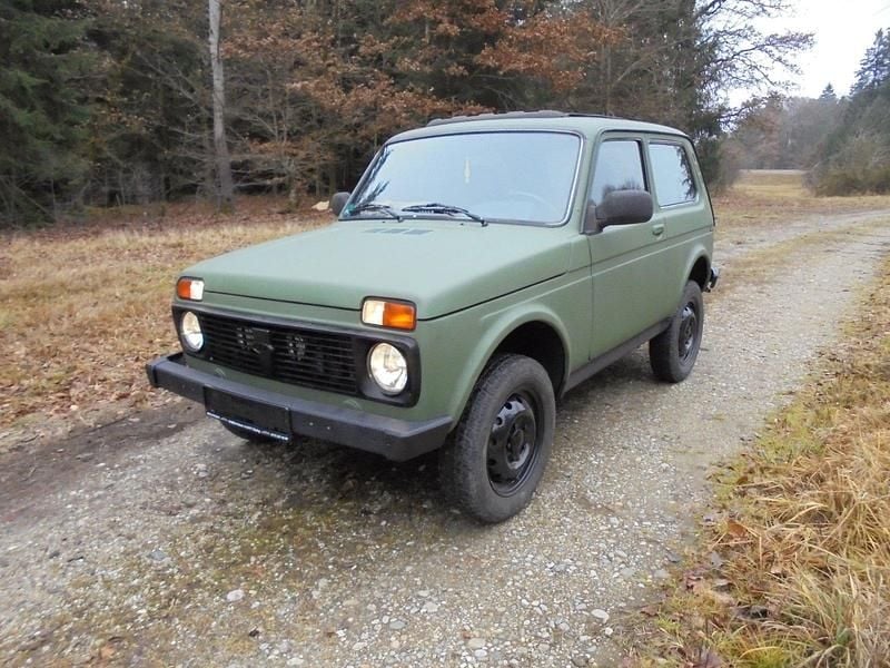 Grün Gebraucht 2010 Lada niva SUV | 4.800 € (Superpreis) - Bild 1/4