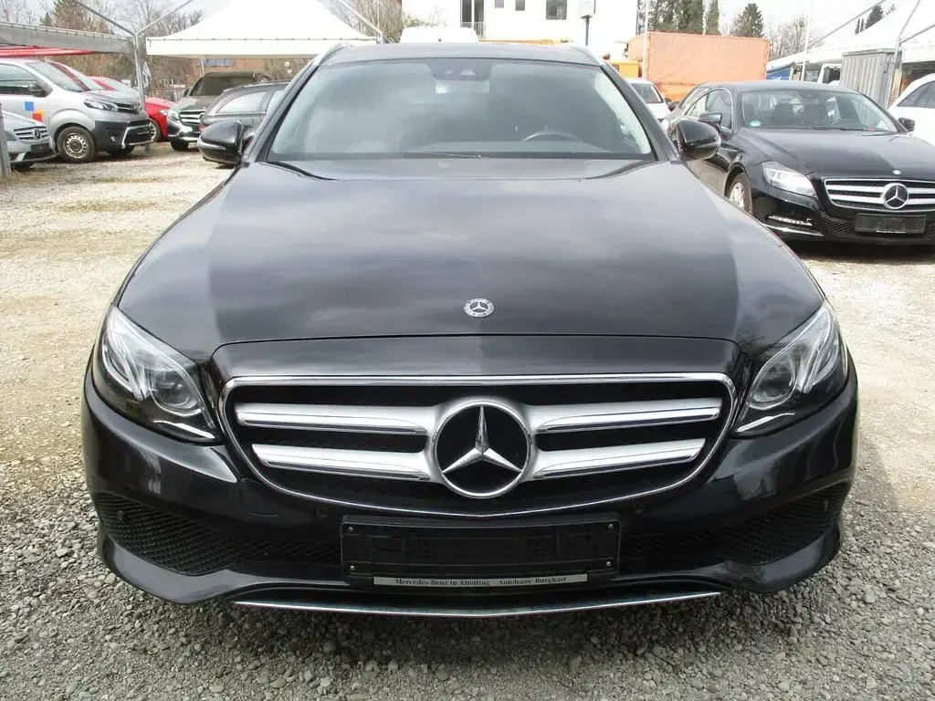 Gebraucht Mercedes E220 Avantgarde 194 PS (142 kW) 2017 Schwarz Limousine