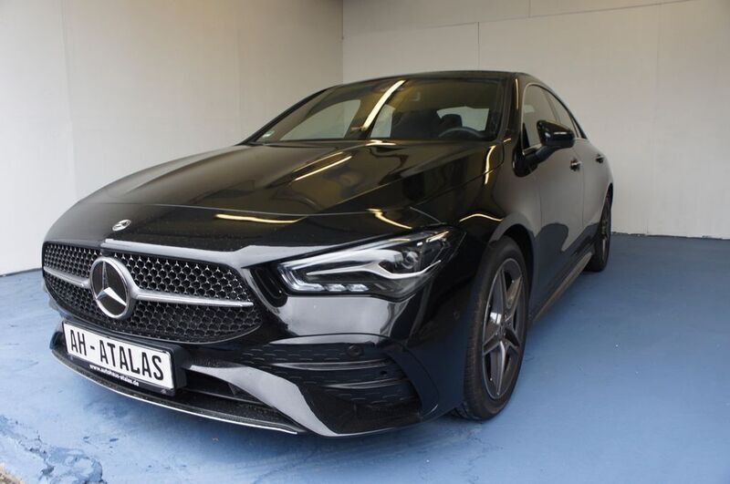Schwarz Gebraucht 2020 Mercedes CLA200 AMG line Limousine | 48.900 € - Bild 1/4