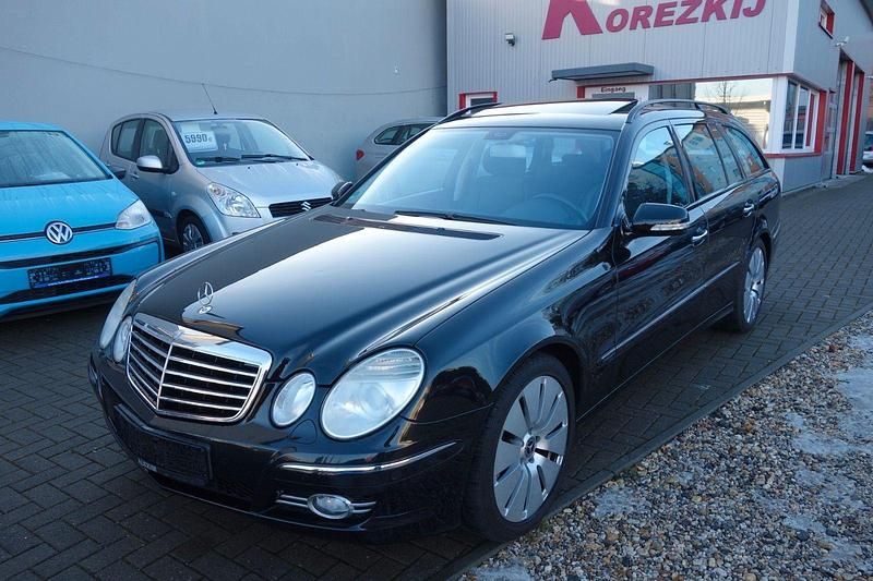 Schwarz Gebraucht 2007 Mercedes E200 Avantgarde Kombi | 5.789 € (Fairer Preis) - Bild 1/4