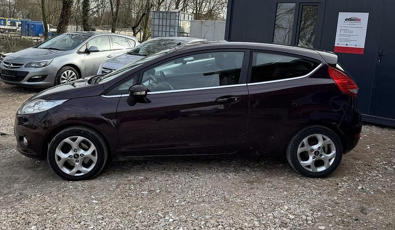 Gebraucht Ford Fiesta Titanium 82 PS (60 kW) 2010 Violet Kleinwagen