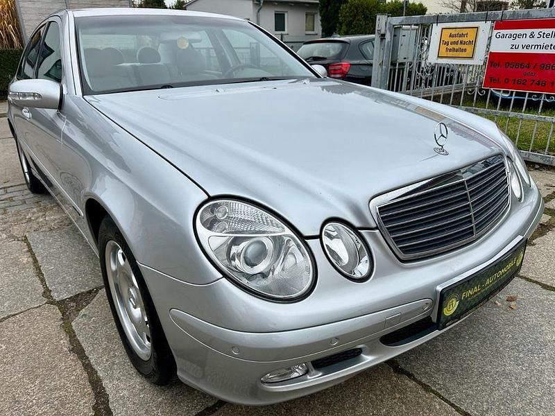 Gebraucht Mercedes E240 Classic 177 PS (130 kW) 2002 Silber Limousine