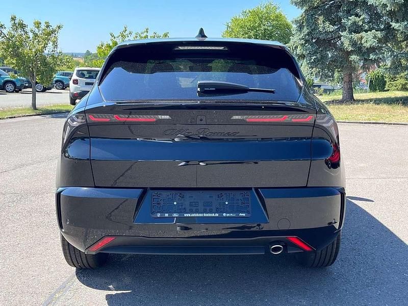 Neu Alfa Romeo Junior 145 PS (106 kW) 2026 Nero tortona unilackierung SUV