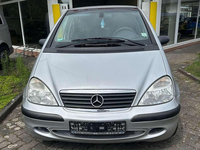 Grau Gebraucht 2002 Mercedes A140 Limousine | 1.790 € - Bild 1/4