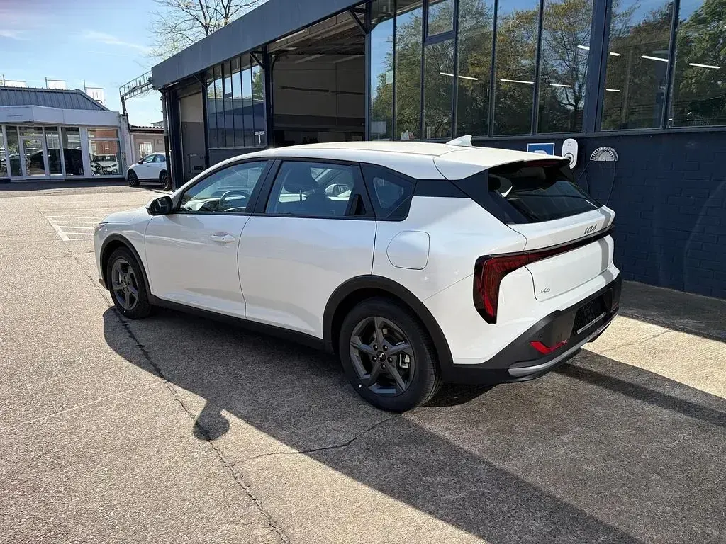 Neu Kia K4 150 PS (110 kW) 2026 Weiß Limousine