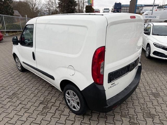 Gebraucht Fiat Doblò 80 PS (58 kW) 2018 Weiß Van / Kleinbus