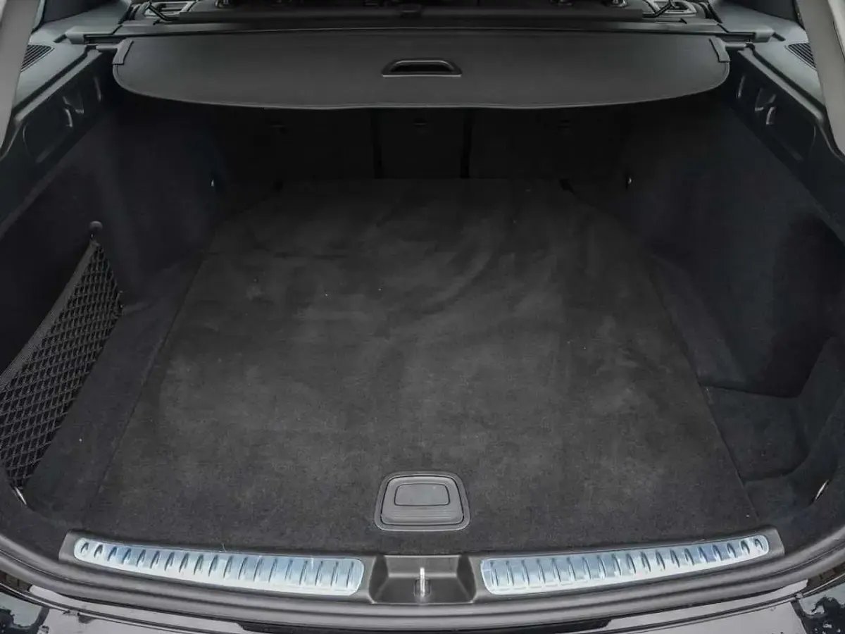 Gebraucht Mercedes C300 Avantgarde 288 PS (211 kW) 2023 Schwarz Limousine