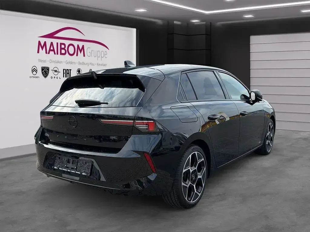 Gebraucht Opel Astra Ultimate 131 PS (96 kW) 2023 Diamant schwarz/karbon schwarz Kleinwagen