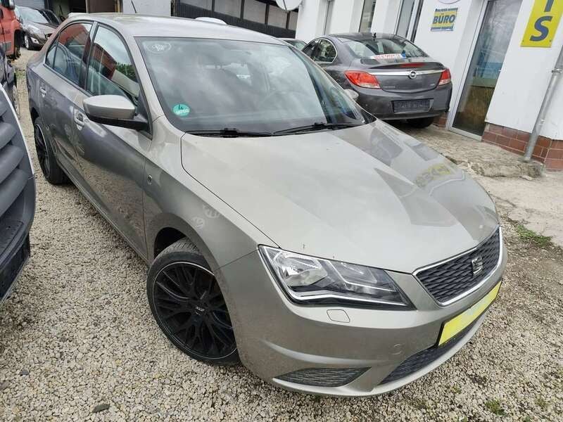Gold Gebraucht 2015 Seat Toledo Reference Limousine | 6.000 € (Guter Preis) - Bild 1/4