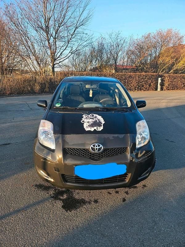Gebraucht Toyota Yaris 69 PS (50 kW) 2010 Schwarz Kleinwagen