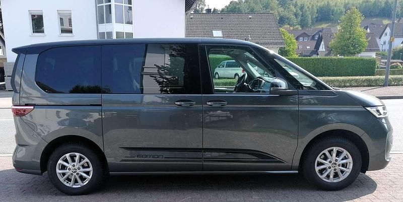 Gebraucht VW Multivan Edition 150 PS (110 kW) 2023 Indiumgrau metallic Van