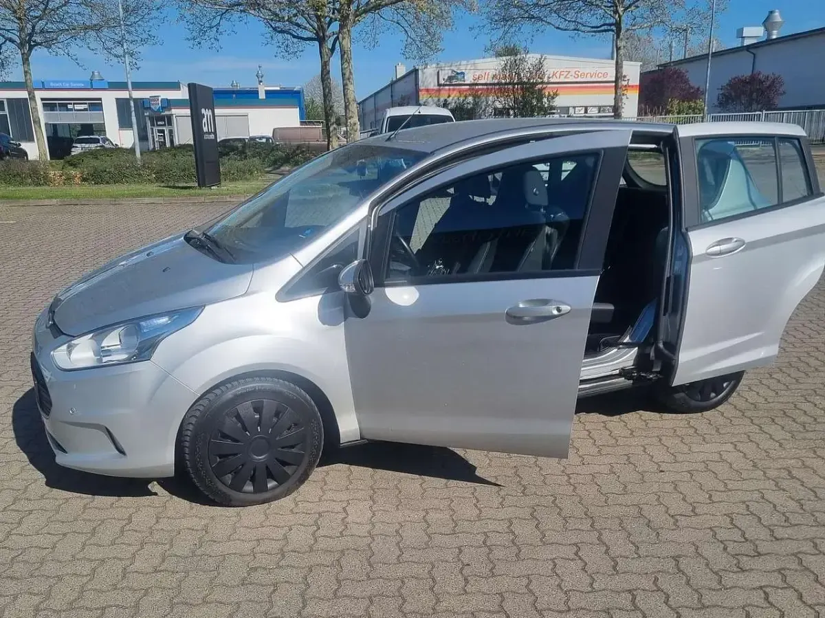 Usado Ford B-MAX SYNC Edition 101 HP (74 kW) 2017 Prateado Monovolume
