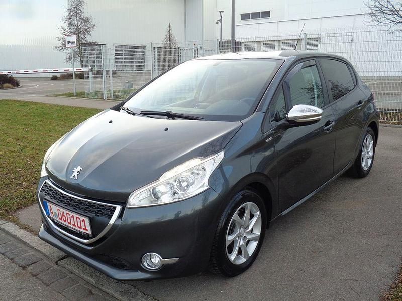 Grau Gebraucht 2013 Peugeot 208 Style Kleinwagen | 4.999 € (Fairer Preis) - Bild 1/4