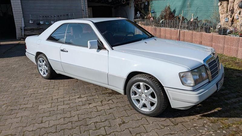 Gebraucht Mercedes 230 132 PS (97 kW) 1991 Weiß Coupé