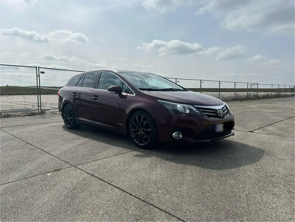 Gebraucht Toyota Avensis T2 124 PS (91 kW) 2012 Kombi