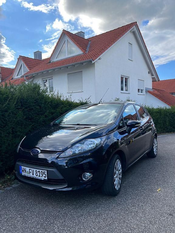 Schwarz Gebraucht 2012 Ford Fiesta Champions Edition Kleinwagen | 5.000 € (Fairer Preis) - Bild 1/4