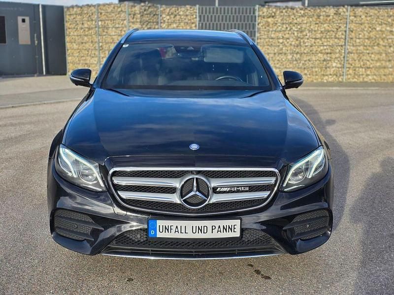 Gebraucht Mercedes E220 AMG 194 PS (142 kW) 2017 Schwarz Limousine