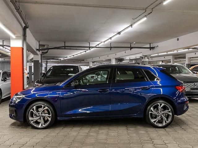 Gebraucht Audi A3 Sportback e-tron Ambiente 204 PS (150 kW) 2021 Navarrablau metallic Kleinwagen
