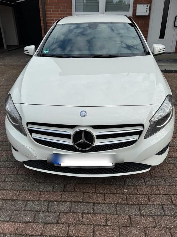 Weiß Gebraucht 2015 Mercedes A180 Kleinwagen | 8.500 € (Superpreis) - Bild 1/4