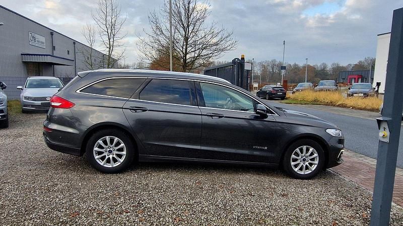 Gebraucht Ford Mondeo 140 PS (102 kW) 2019 Grau Kombi