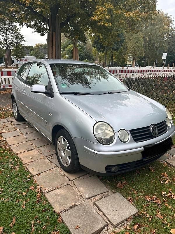 Silber Gebraucht 2003 VW Polo Kleinwagen | 1.750 € (Etwas zu teuer) - Bild 1/4