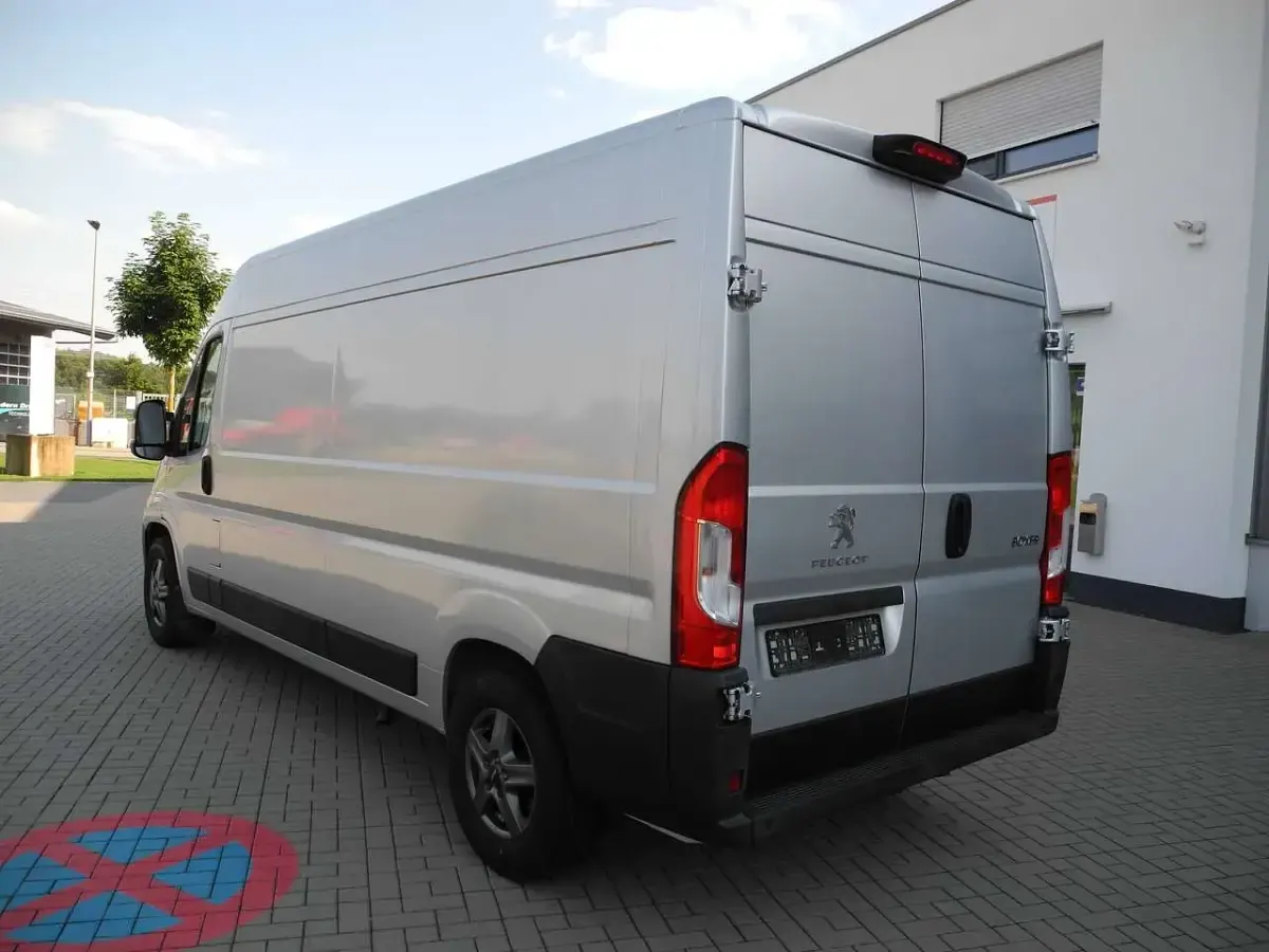 Gebraucht Peugeot Boxer Active 163 PS (119 kW) 2019 Aluminium graumetallic Van