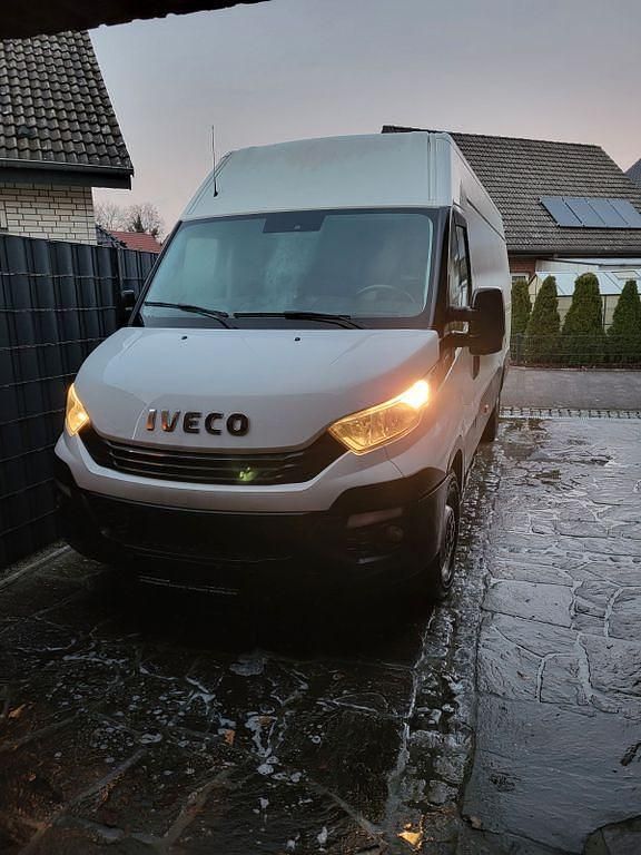 Gebraucht Iveco Daily 156 PS (114 kW) 2020 Weiß Van / Kleinbus