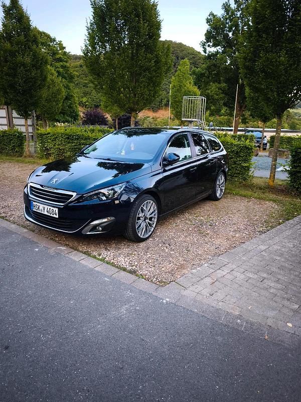 Blau Gebraucht 2016 Peugeot 308 Allure Kombi | 7.200 € (Fairer Preis) - Bild 1/4