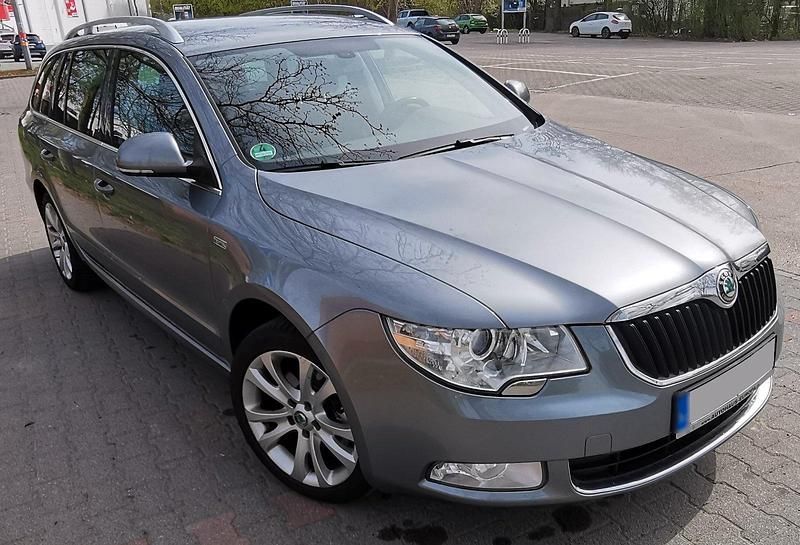 Używany Skoda Superb 125 KM (91 kW) 2012 Szary Kombi