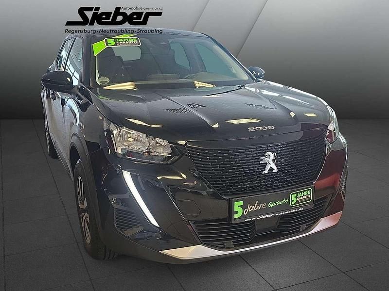 Gebraucht Peugeot e-2008 Active 100 kW (136 PS) 2022 Schwarz perla nera SUV