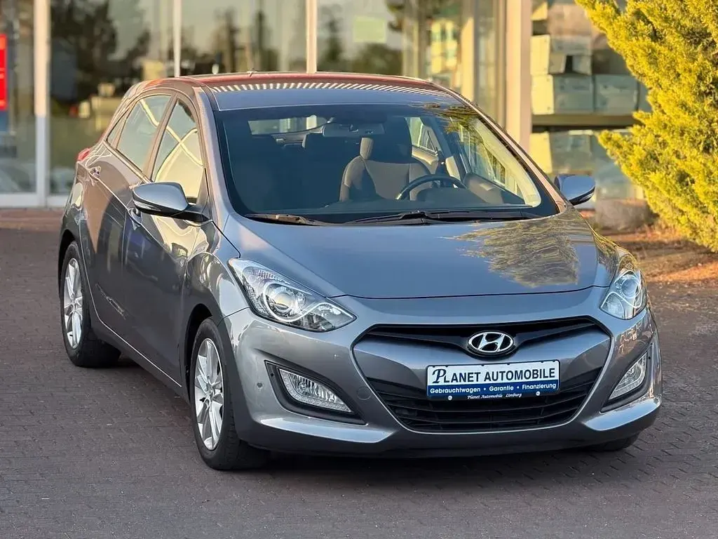 Gebraucht Hyundai i30 Trend 135 PS (99 kW) 2013 Grau Limousine