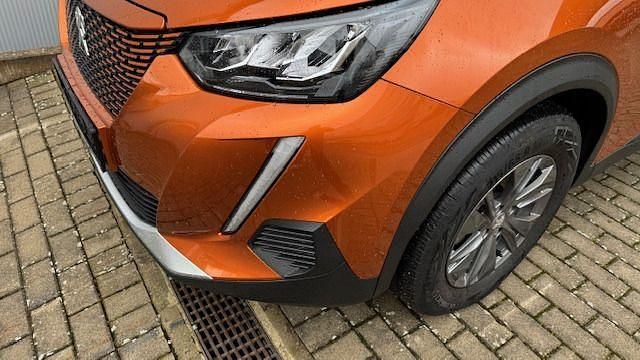 Gebraucht Peugeot e-2008 Active 100 kW (136 PS) 2022 Orange SUV