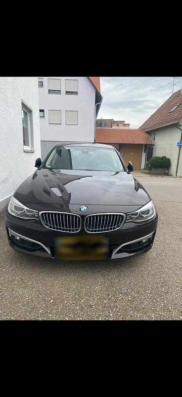 Second-hand BMW 330 2014 Maro Berlinǎ