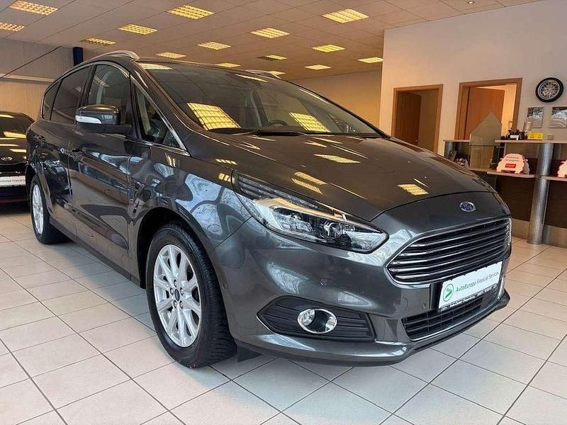 Gebraucht Ford S-MAX Titanium 160 PS (117 kW) 2018 Grau Van / Kleinbus