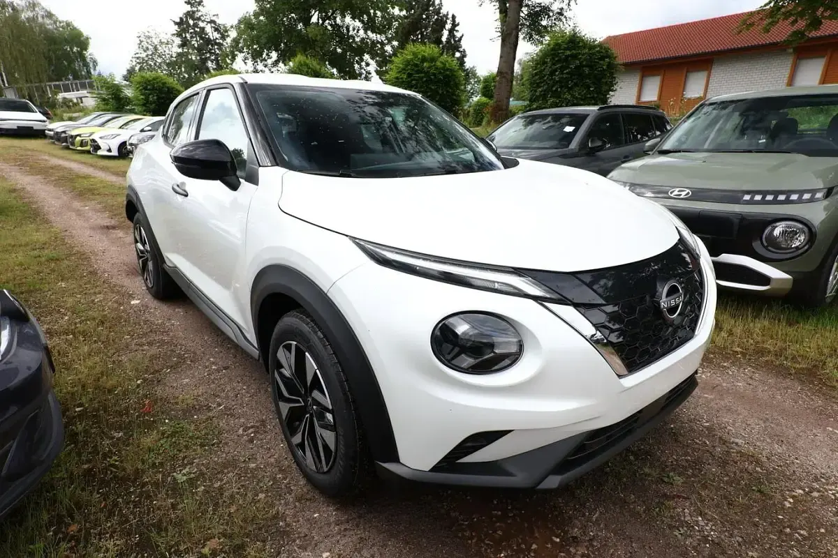 Neu Nissan Juke Acenta 143 PS (105 kW) 2025 Pearl white metallic SUV